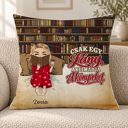 Poduszka personalizowana - Dziewczyna/Chłopak, która(y) lubi książki #02911 — mockup cmub8l74f0h8ing1w3aeol1u1